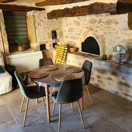 En Pierres Holiday home